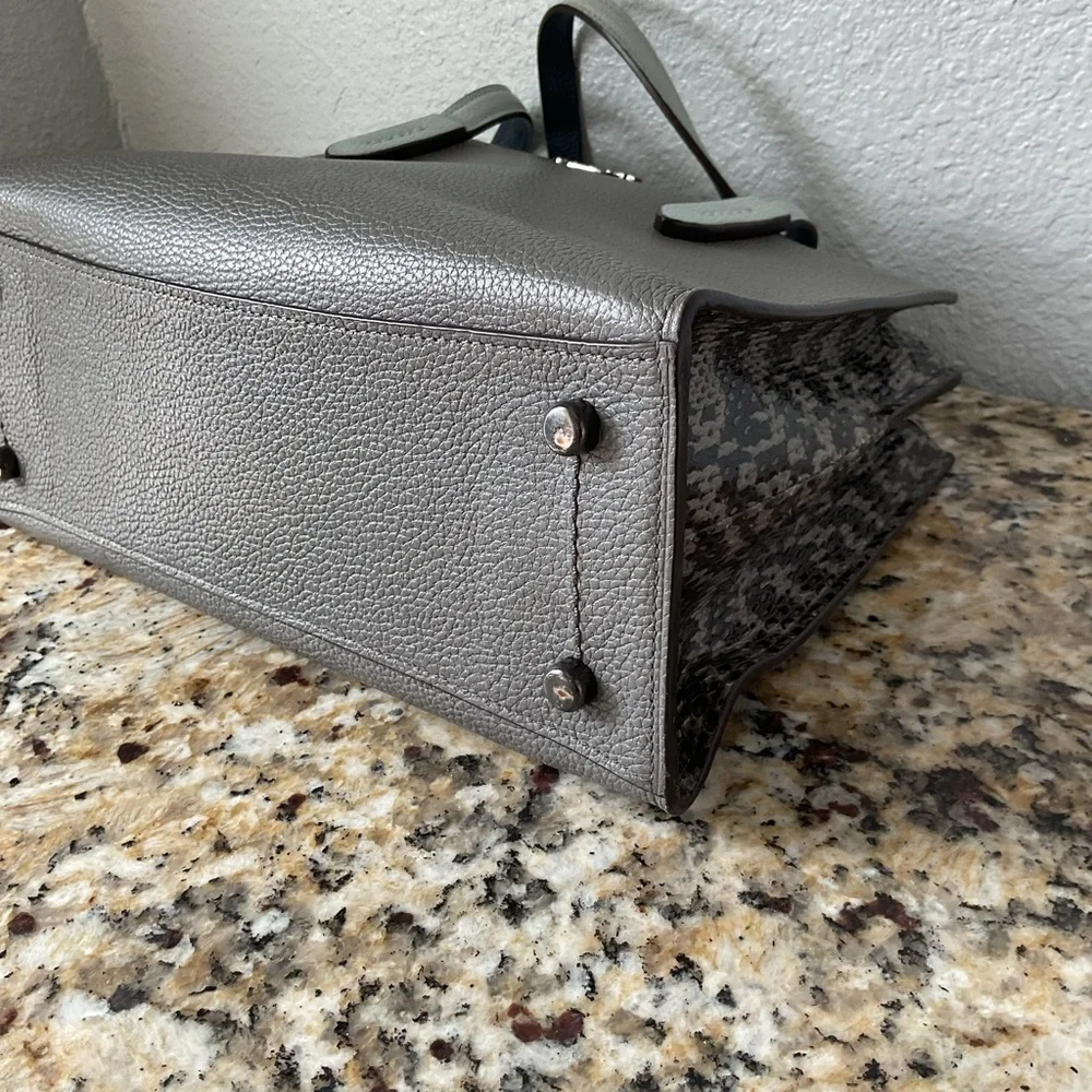 Coach Charlie Carryall 28 with Snakeskin Detail and Strap - Picture 8 of 14